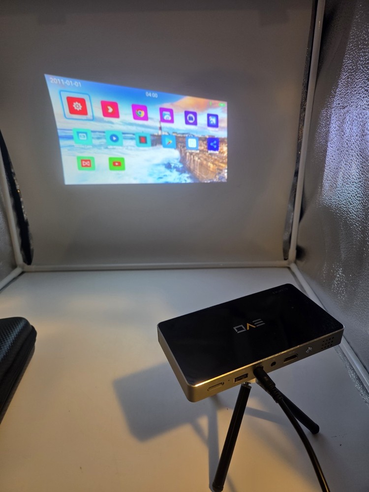 Evo SJ3000 Smart Mini Projector