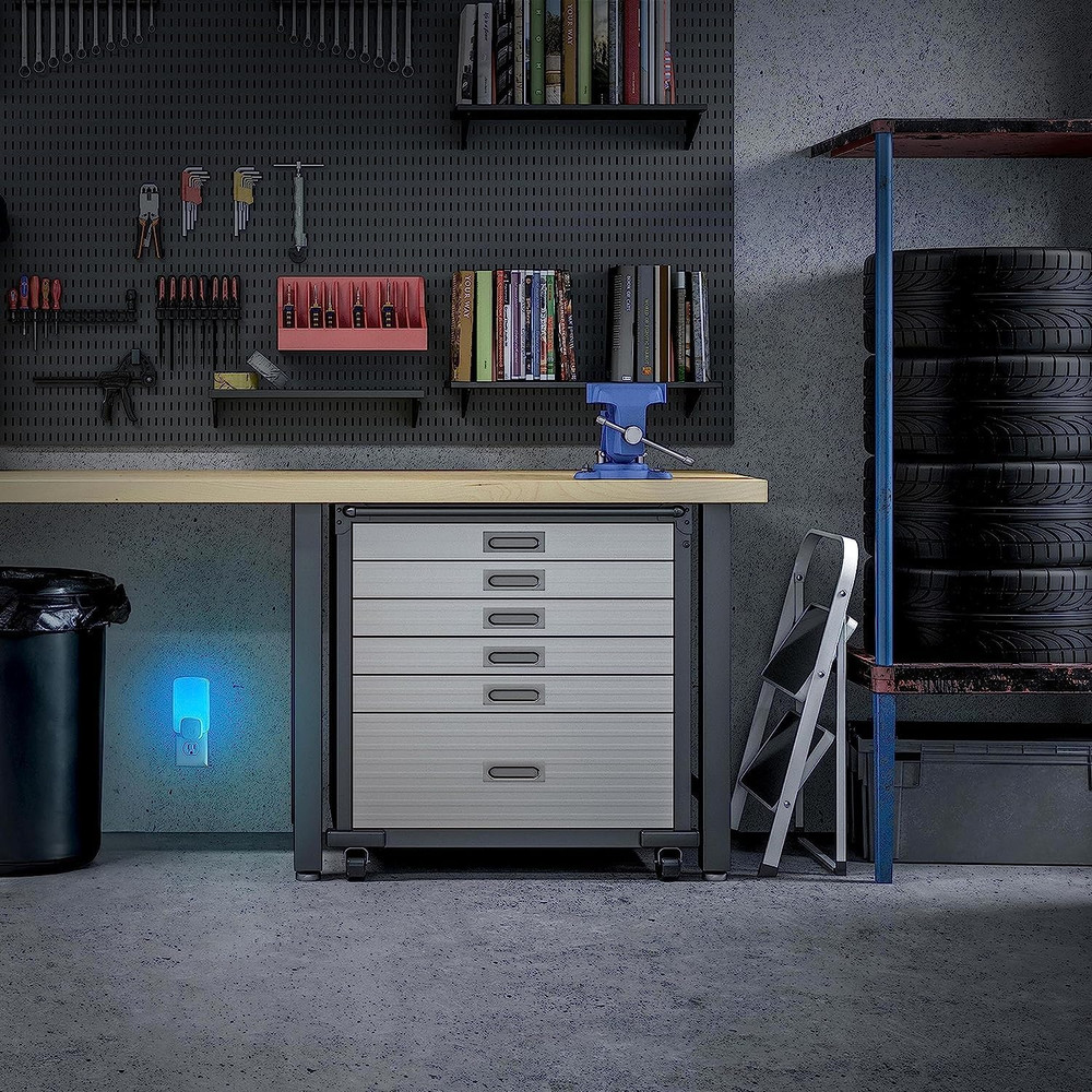 Raid Essentials Flying Insect Light Trap Refills, 16 Light Trap Refill Cartridge