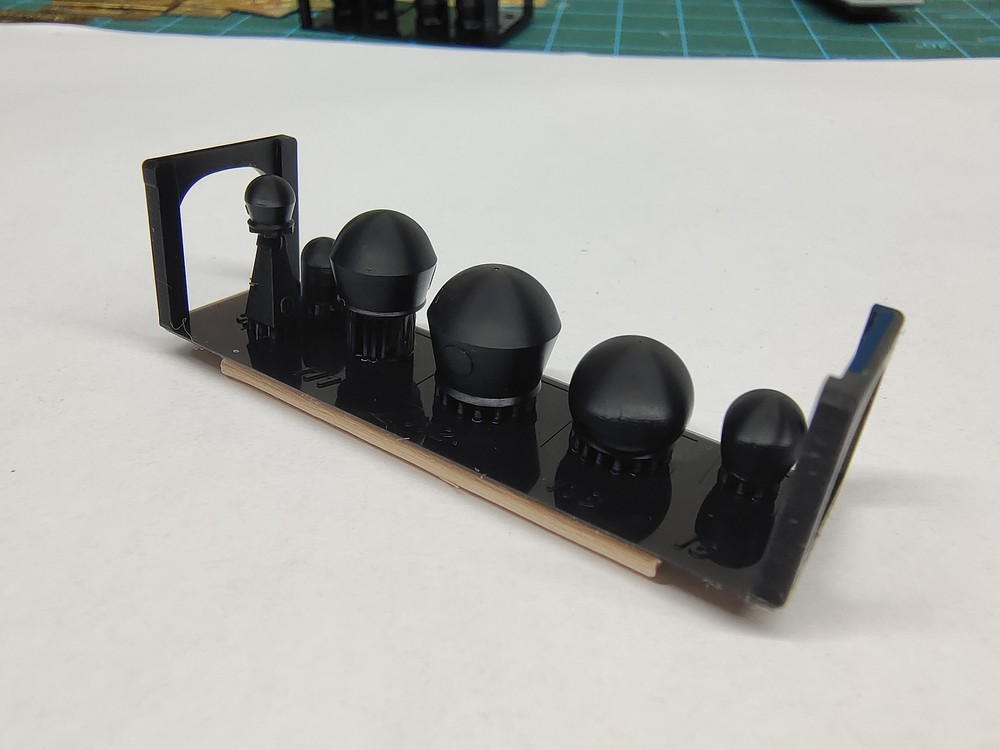 1/350 Ticonderoga class cruiser communication antenna group