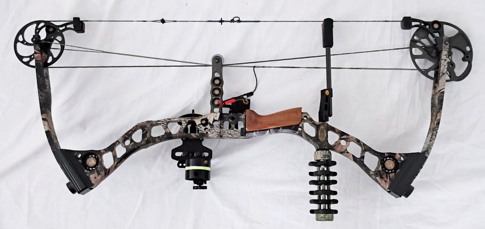 Mathews Switchback XT Compound Bow 27" RH Case Sight Rest Stabilizer Arrows Nice