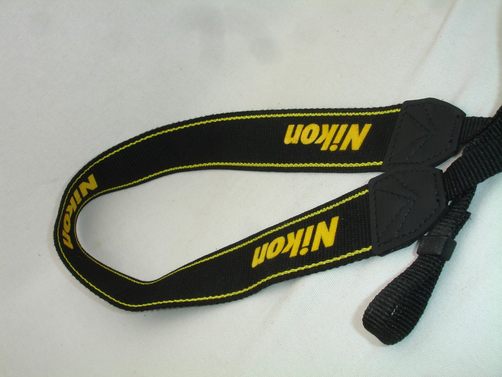 Genuine NIKON CAMERA NECK STRAP AN-DC3 ( older version )