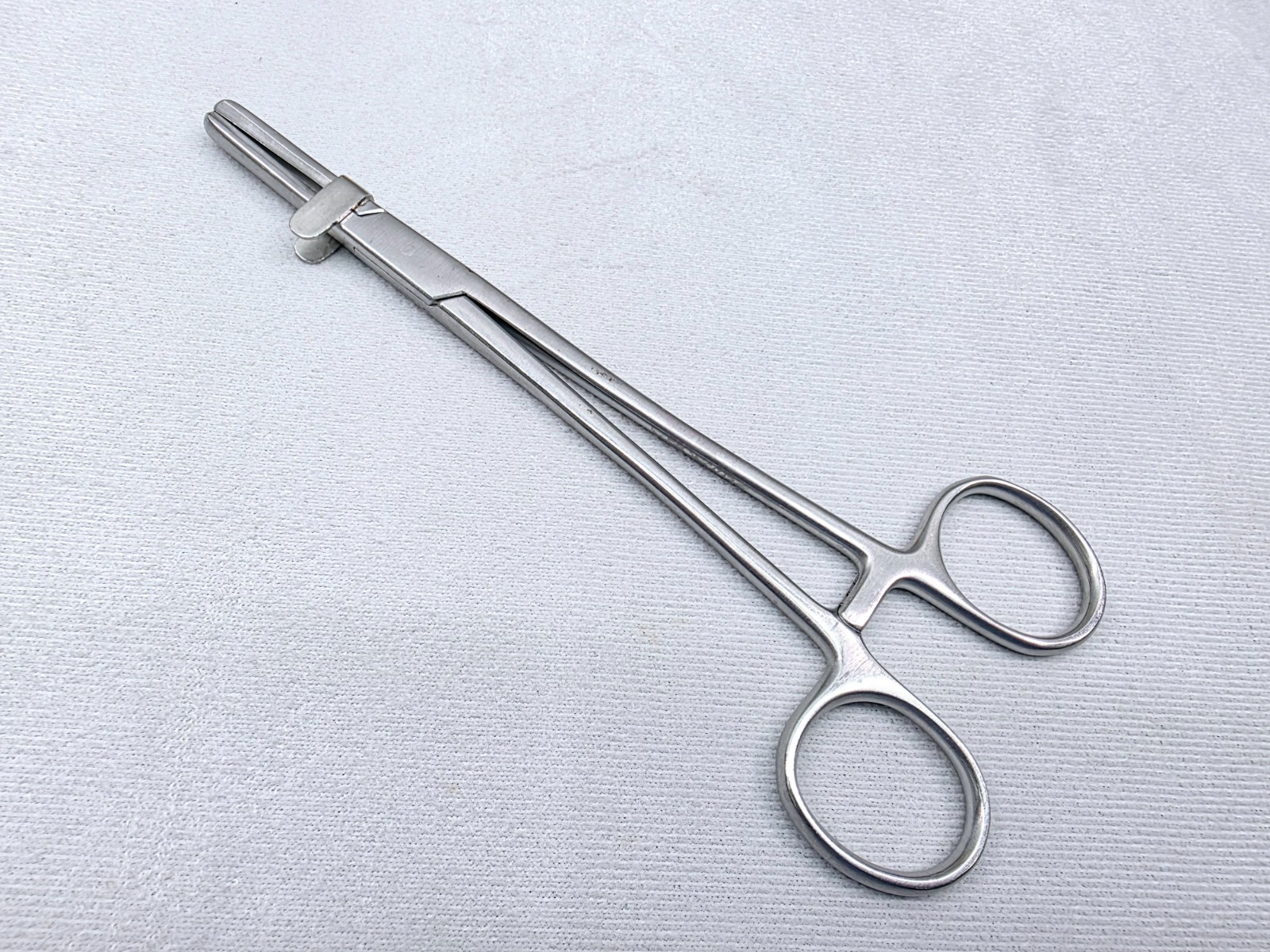 V. Mueller SU-2855 Straight Serrated Tubing Clamp Forceps - Ultrasonic Cleaned