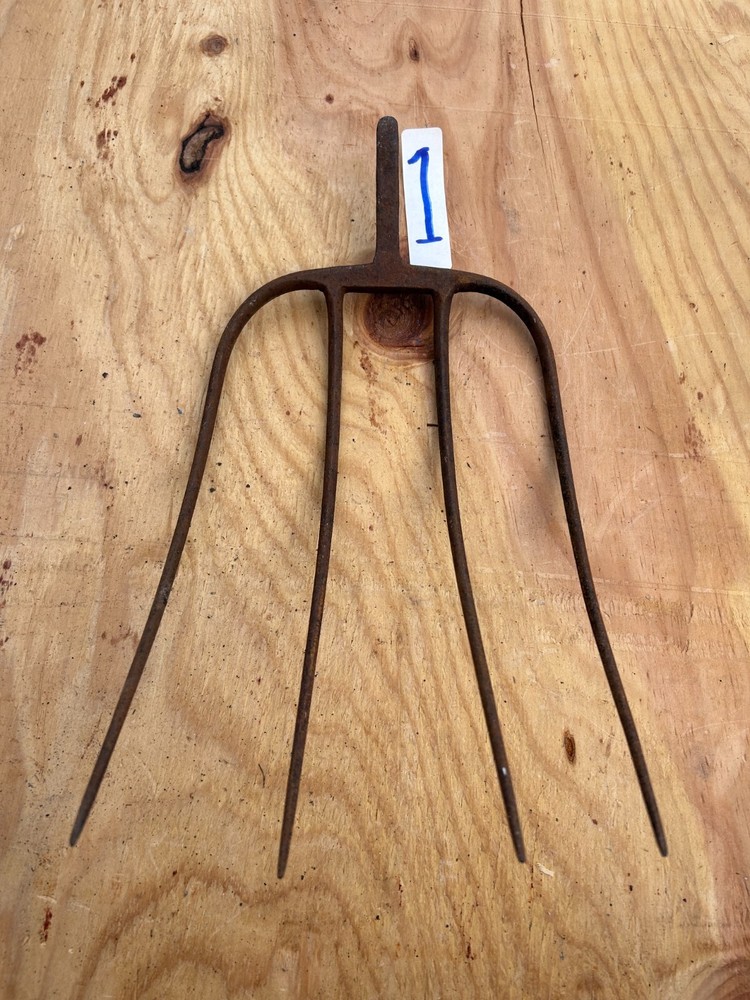 Fork Rake Head 4 Thines Rusty Rustic no handle Original Vintage Primitive Metal