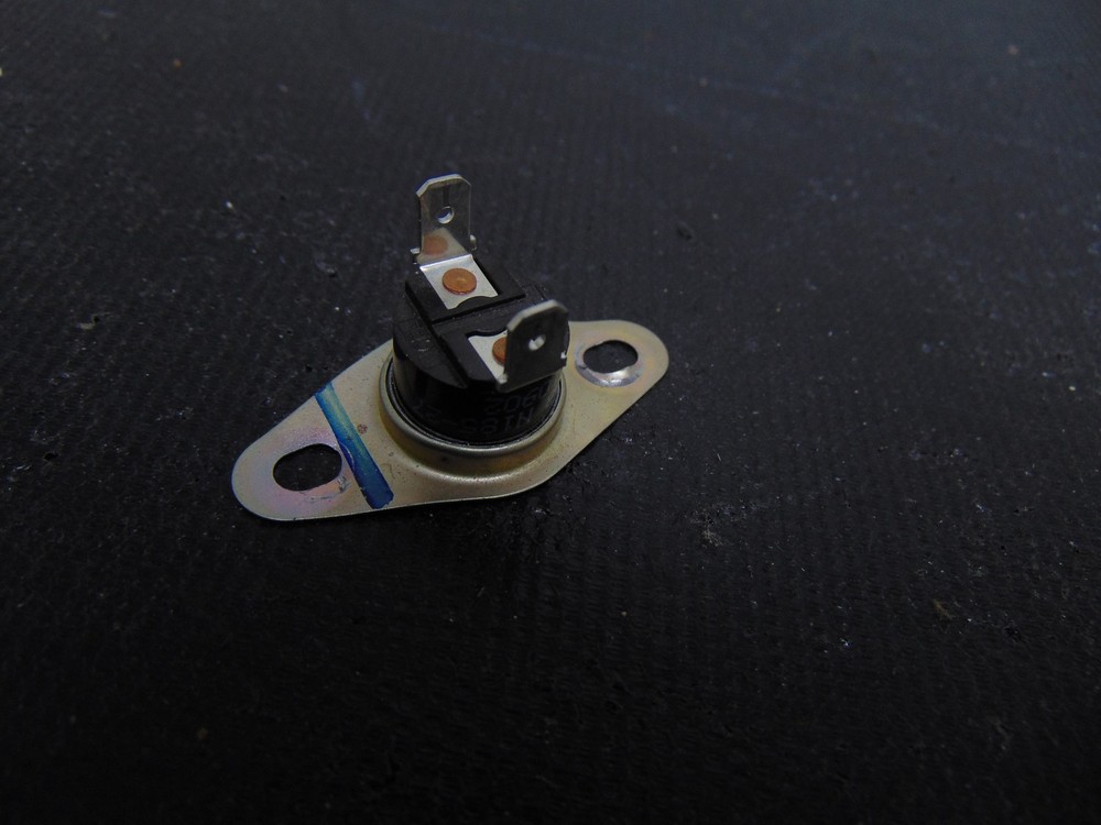 GE Oven JT952C0F1CC Limit Switch WB24T10080