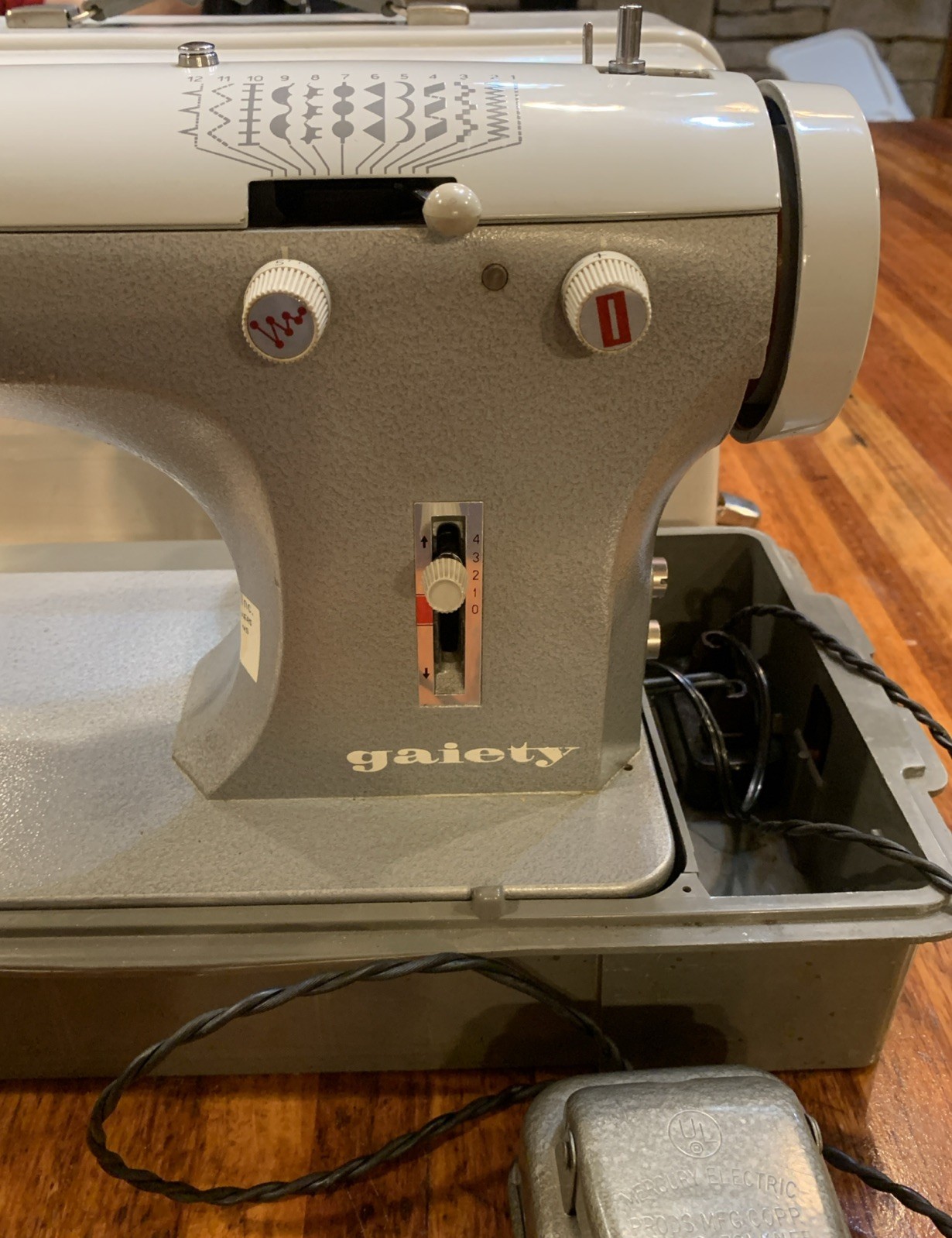 Vintage WHITE Gaiety Sewing Machine Model 703 with Pedal And Cover *Read