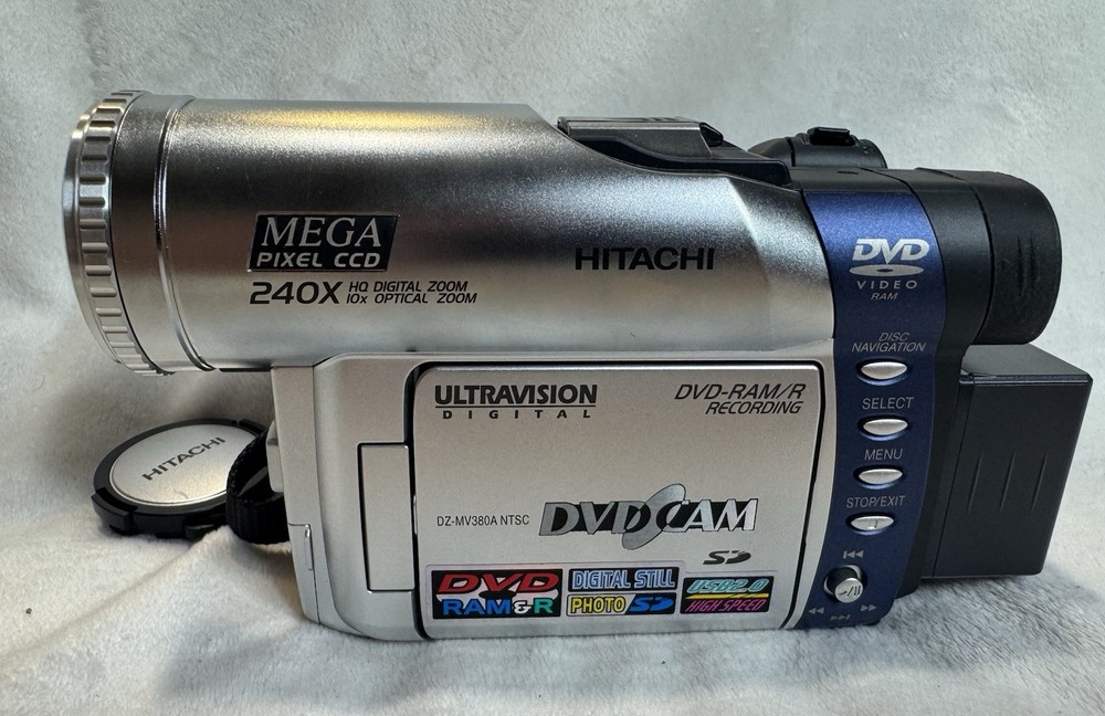 Hitachi DZ-MV380A DVD Camcorder, Bundle