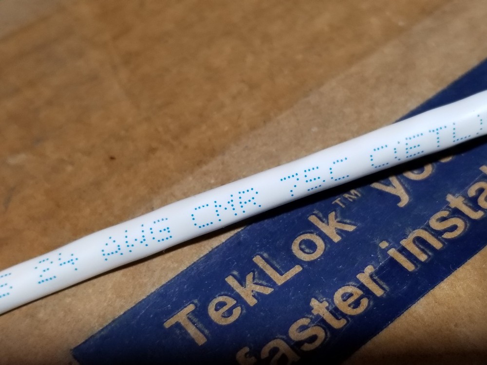 Berk-Tek 24/4P HyperPlus Cat5E Riser U/UTP Network Cable White /100ft