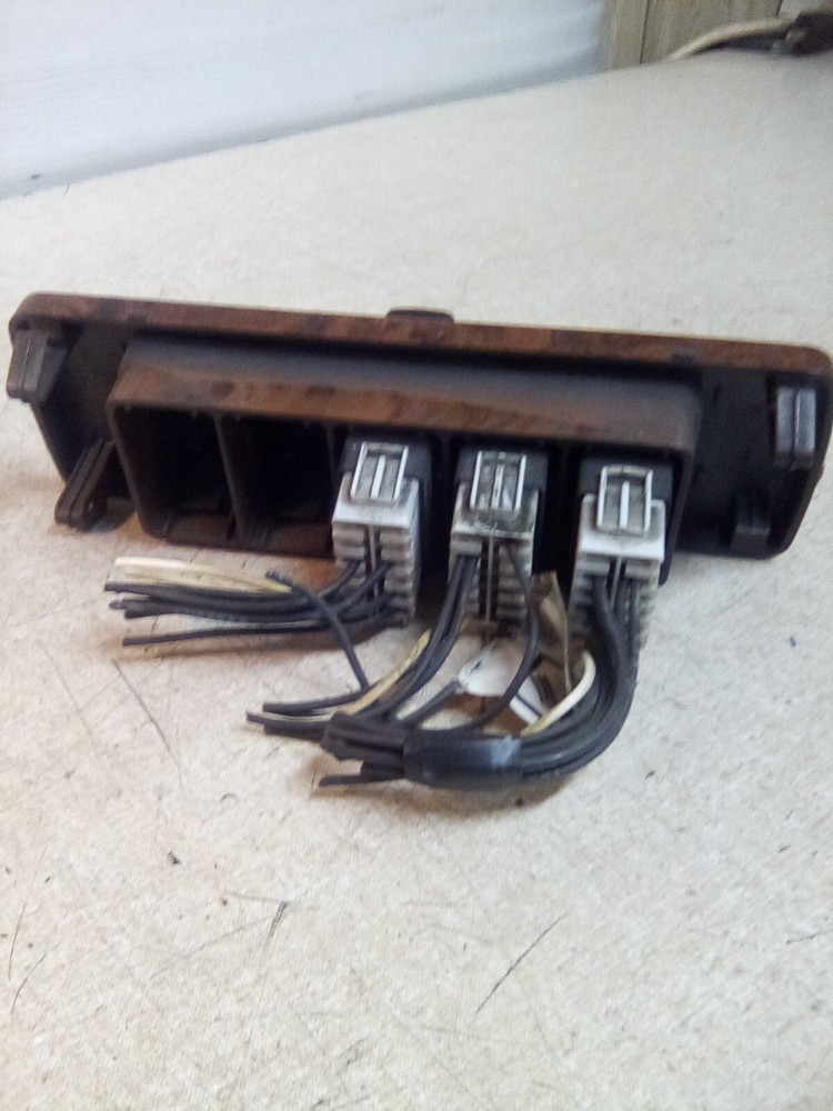 Volvo VNL 1096567 Switch Panel