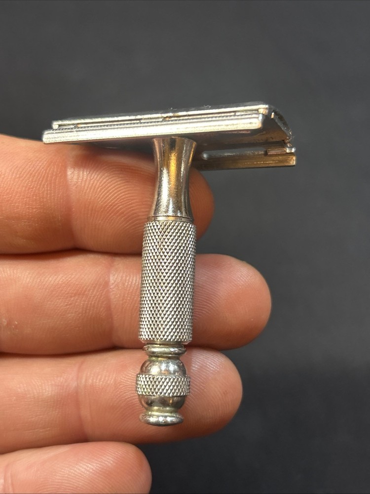 Nice 1966 Gillette Thin Handle Ball End Travel Tech (L-2)