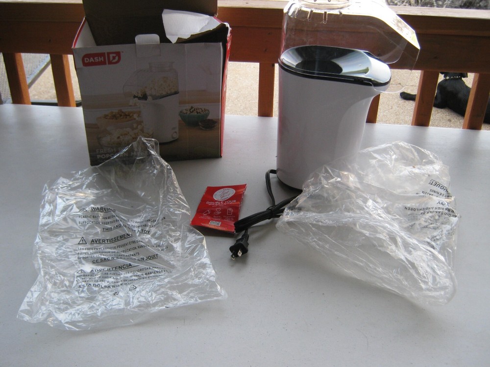 DASH Fresh Pop Popcorn Maker New Damaged Box