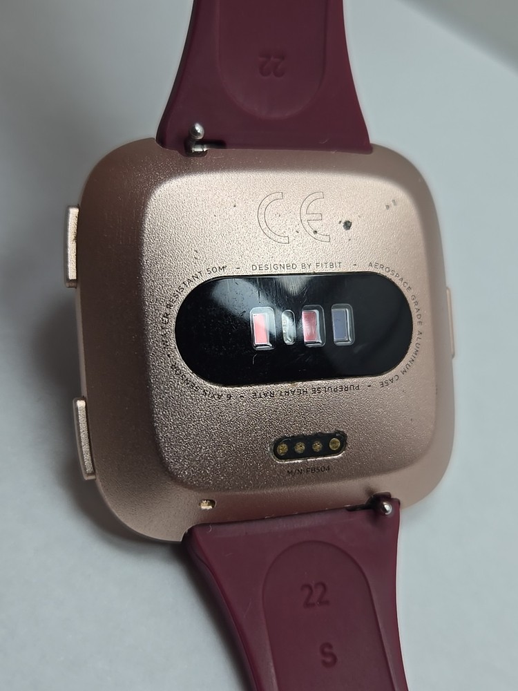 Fitbit Versa FB504 Smartwatch Heart Rate Bluetooth Activity Tracker W Charger