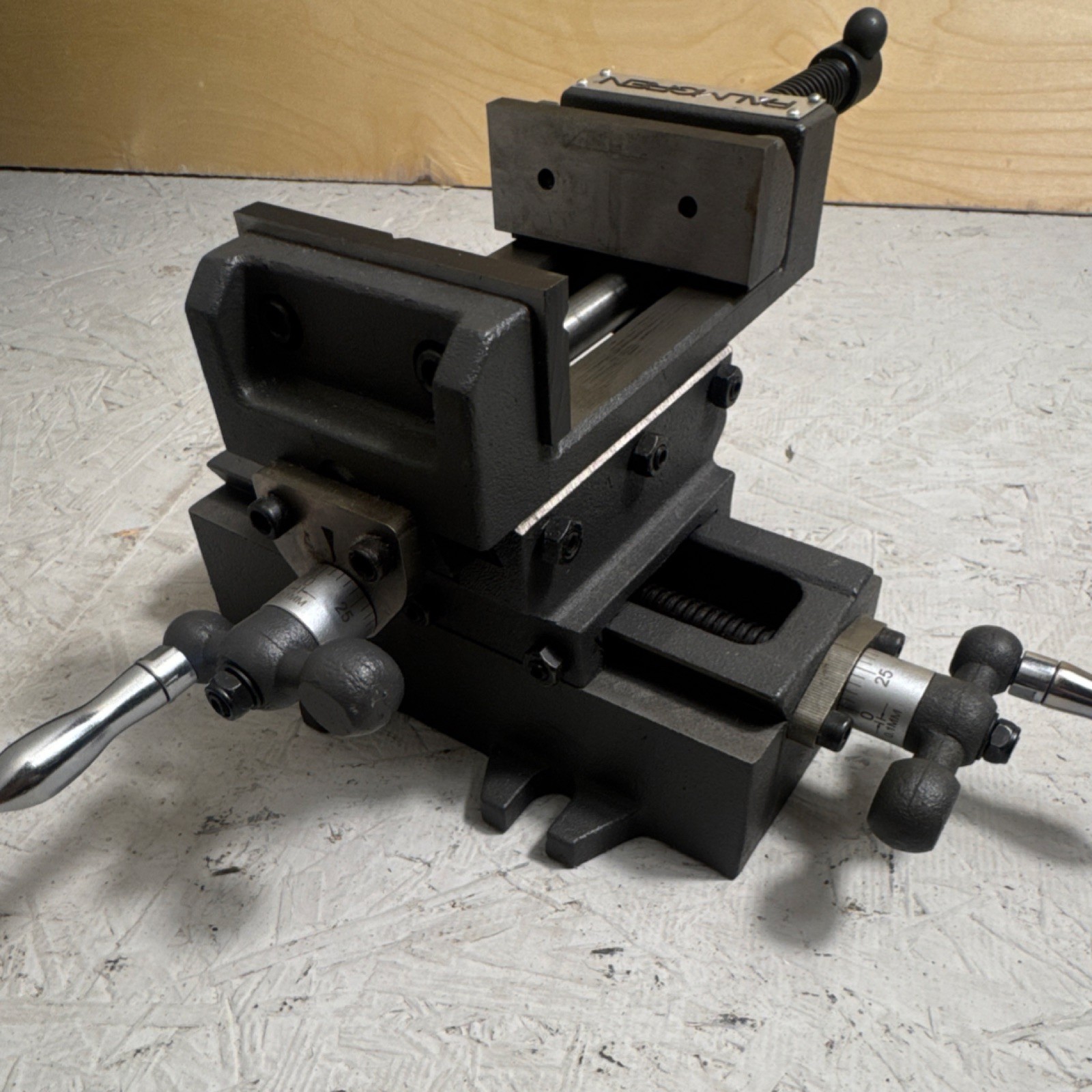 Palmgren 3.5" Jaw Width 3.25" Opening Cross Slide Machine Vise