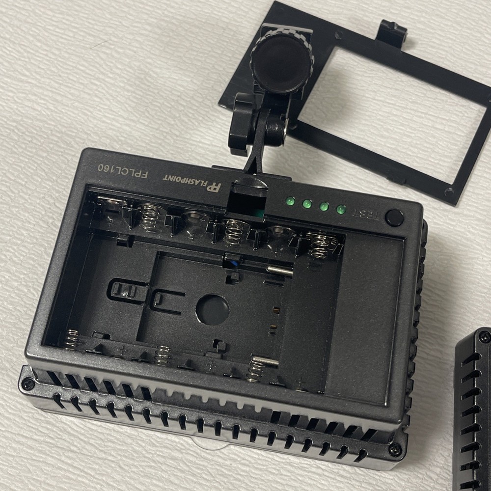Flashpoint 160 LED on Camera Light (Includes Everything In Photos)