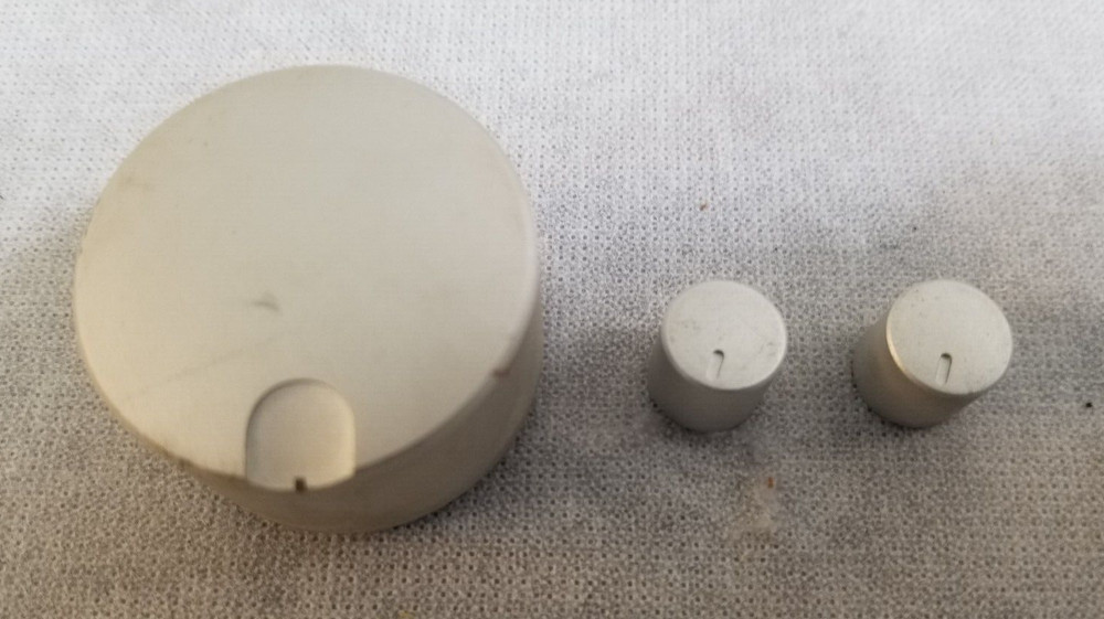 HITACHI D-E65 Stereo Cassette Deck VOLUME & RECORDING KNOBS