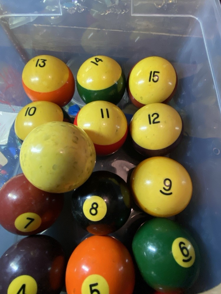 16 Billiards Pool Balls Complete Set Vintage