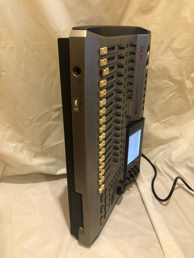 AKAI DPS16 Digital Multitrack 24bit/96kHz HDR Workstation Recorder