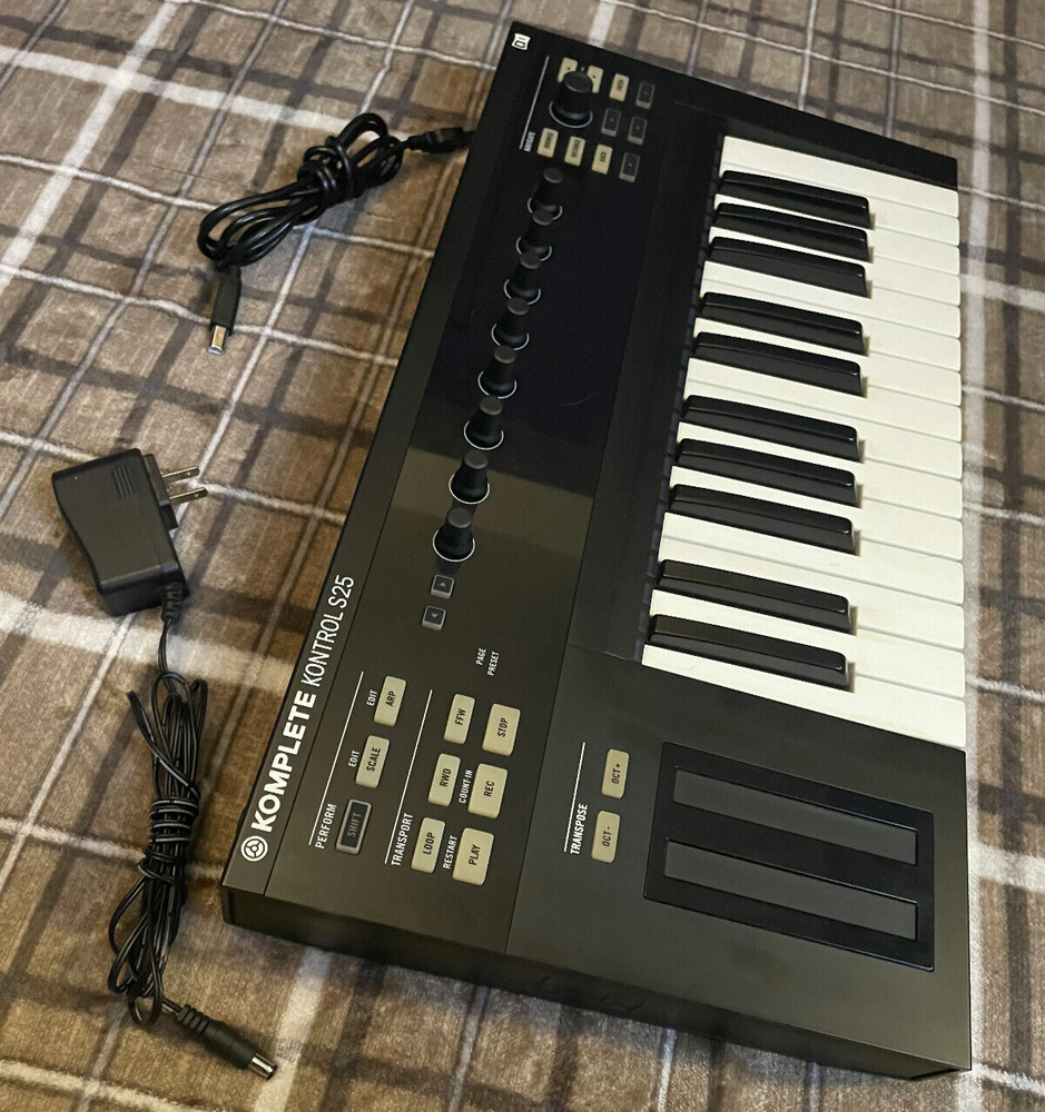 NI Komplete Kontrol S25 Midi Keyboard Controller w/ Adapter, USB and Software