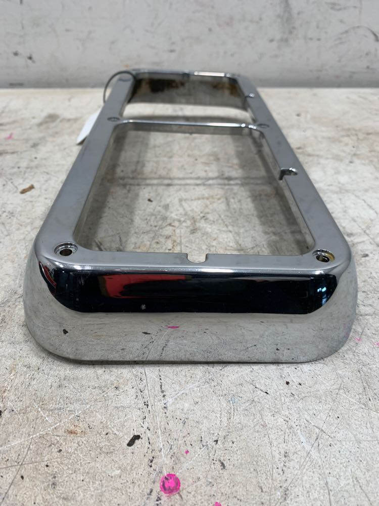 Western Star 4900 Light Bezel (710-10308)