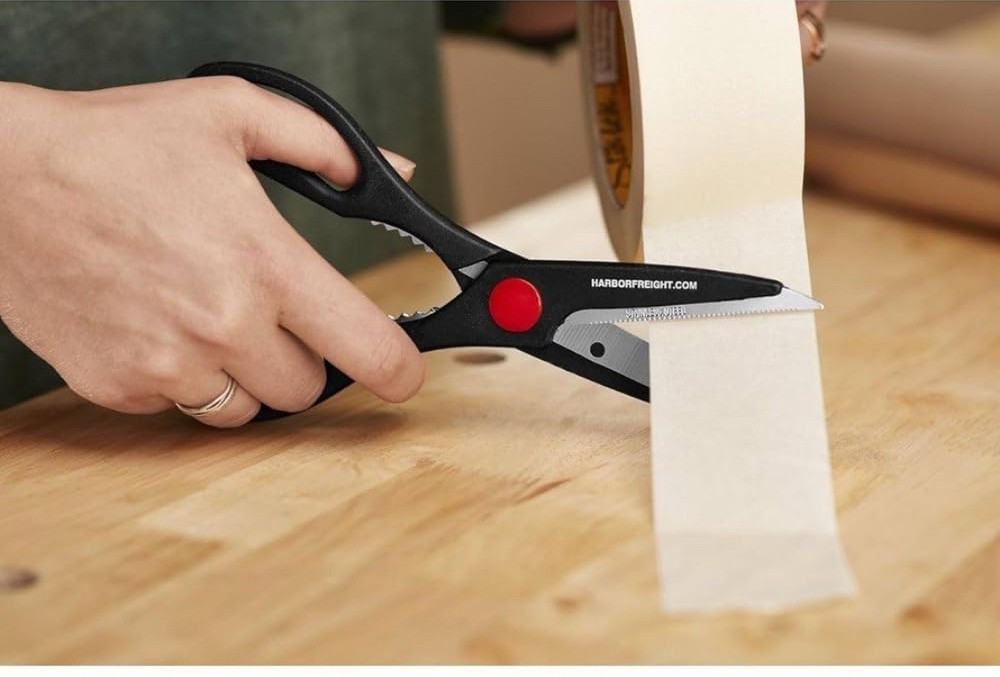 1 x Multipurpose Scissors