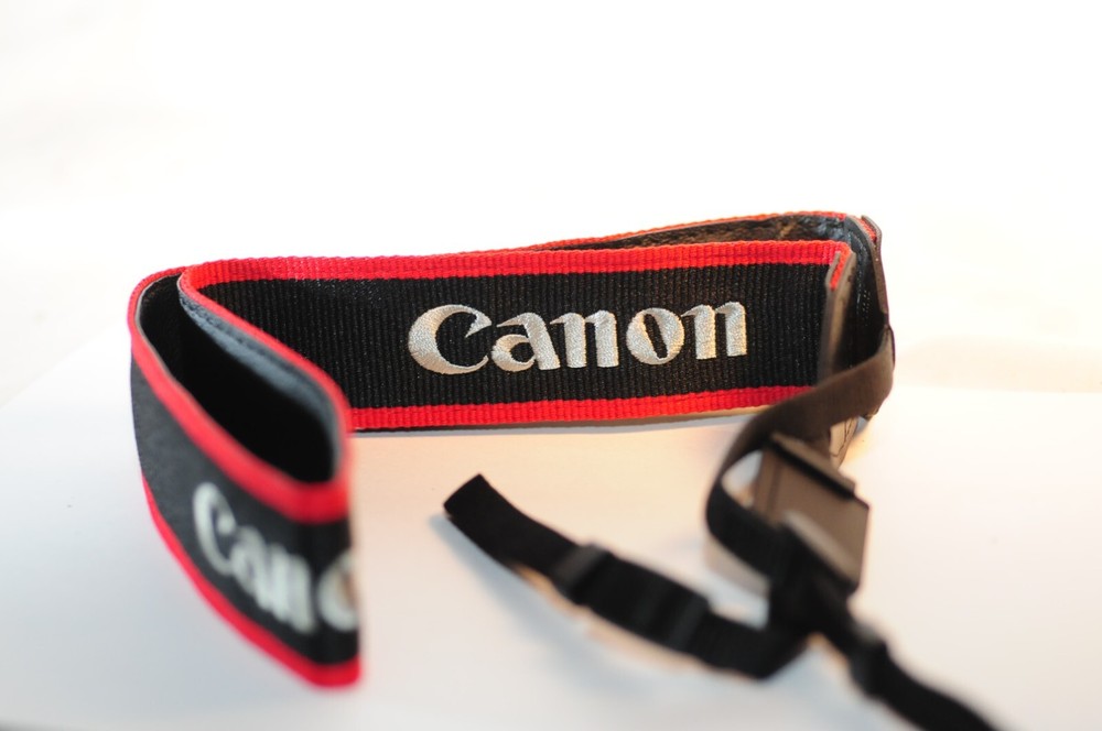 Canon EOS 5D mark IV camera shoulder strap MINT Genuine