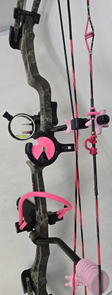 Bear Archery Compound Bow Package - Hard Case Arrows Accessories EUC Bundle