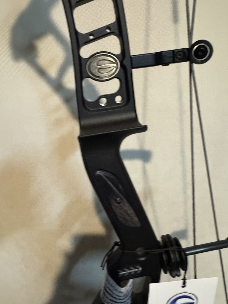Elite Hunter 33