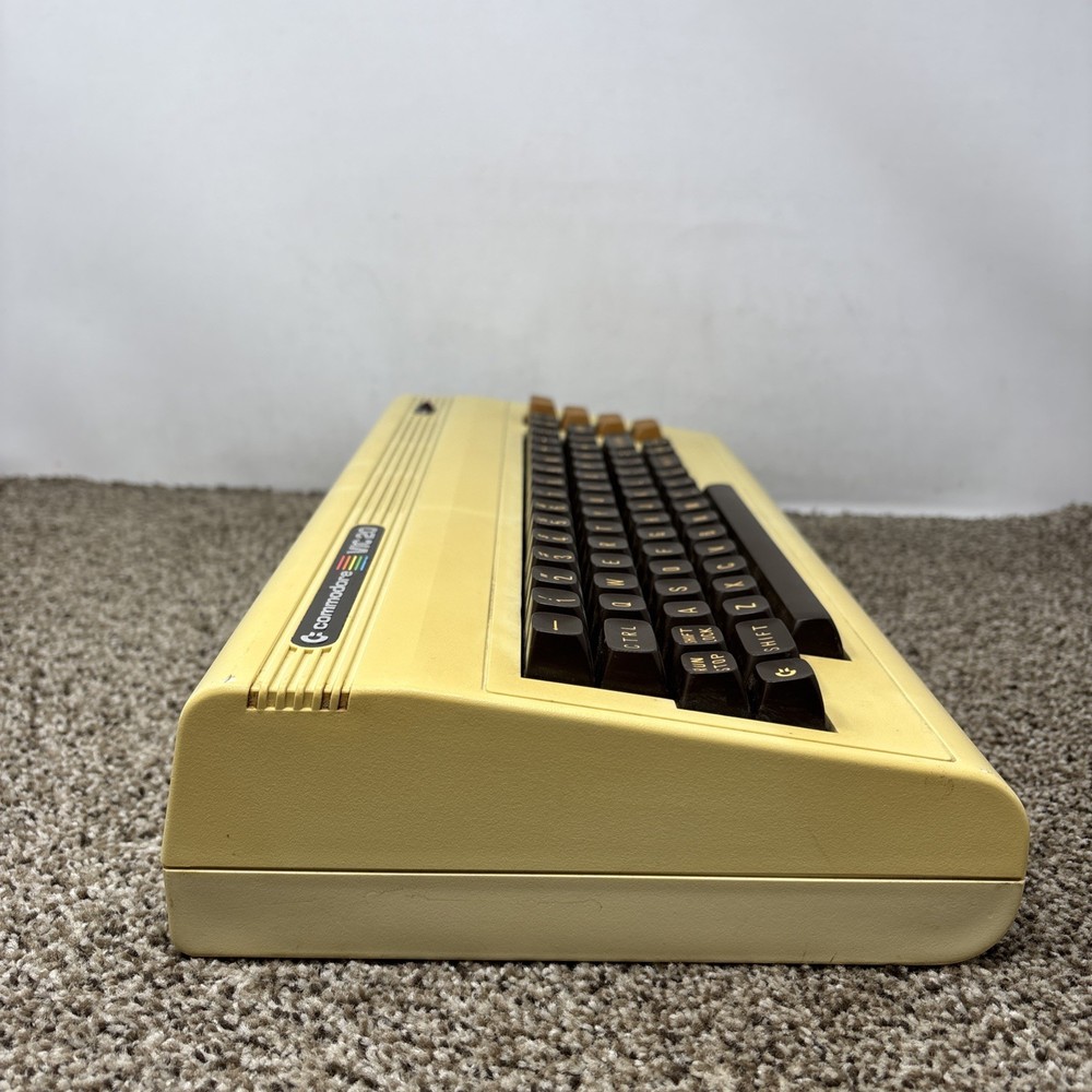COMMODORE VIC-20 DIN COMPUTER ONLY TESTED AND WORKING READ