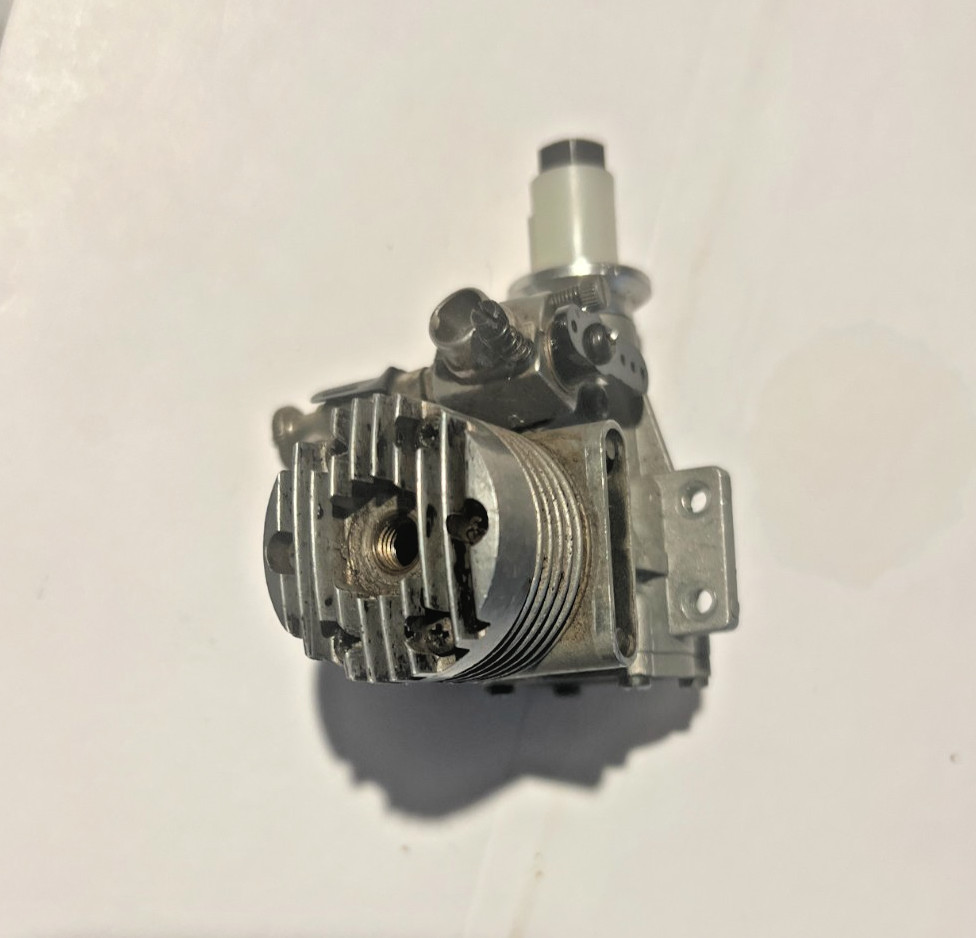 OS MAX 20 R/C ENGINE - CLASSIC VINTAGE - COMPRESSION - NOTHING BROKEN