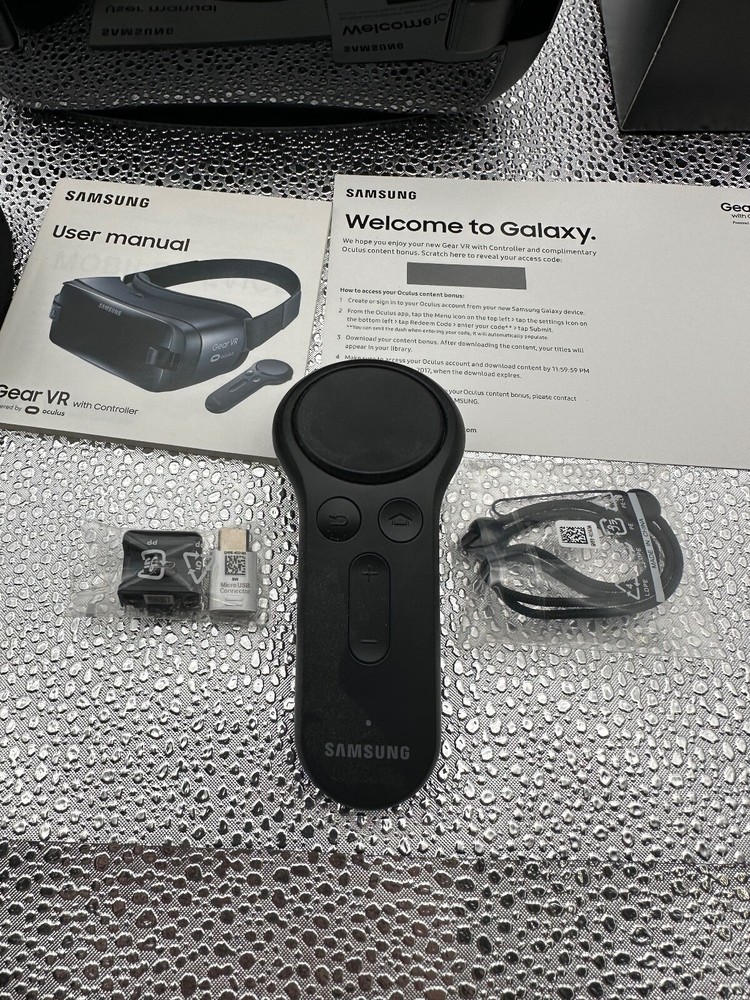 Samsung VR Oculus SM-R324NZAAXAR Goggles with Controller, Open Box-TESTED