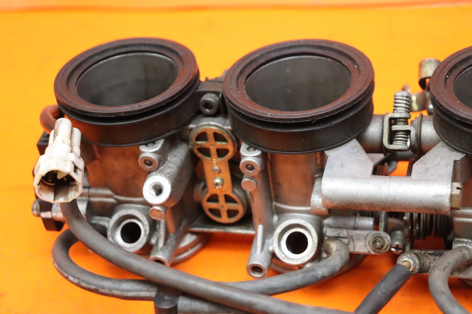 2004-2005 KAWASAKI NINJA ZX10R OEM MAIN FUEL INJECTORS / THROTTLE BODIES