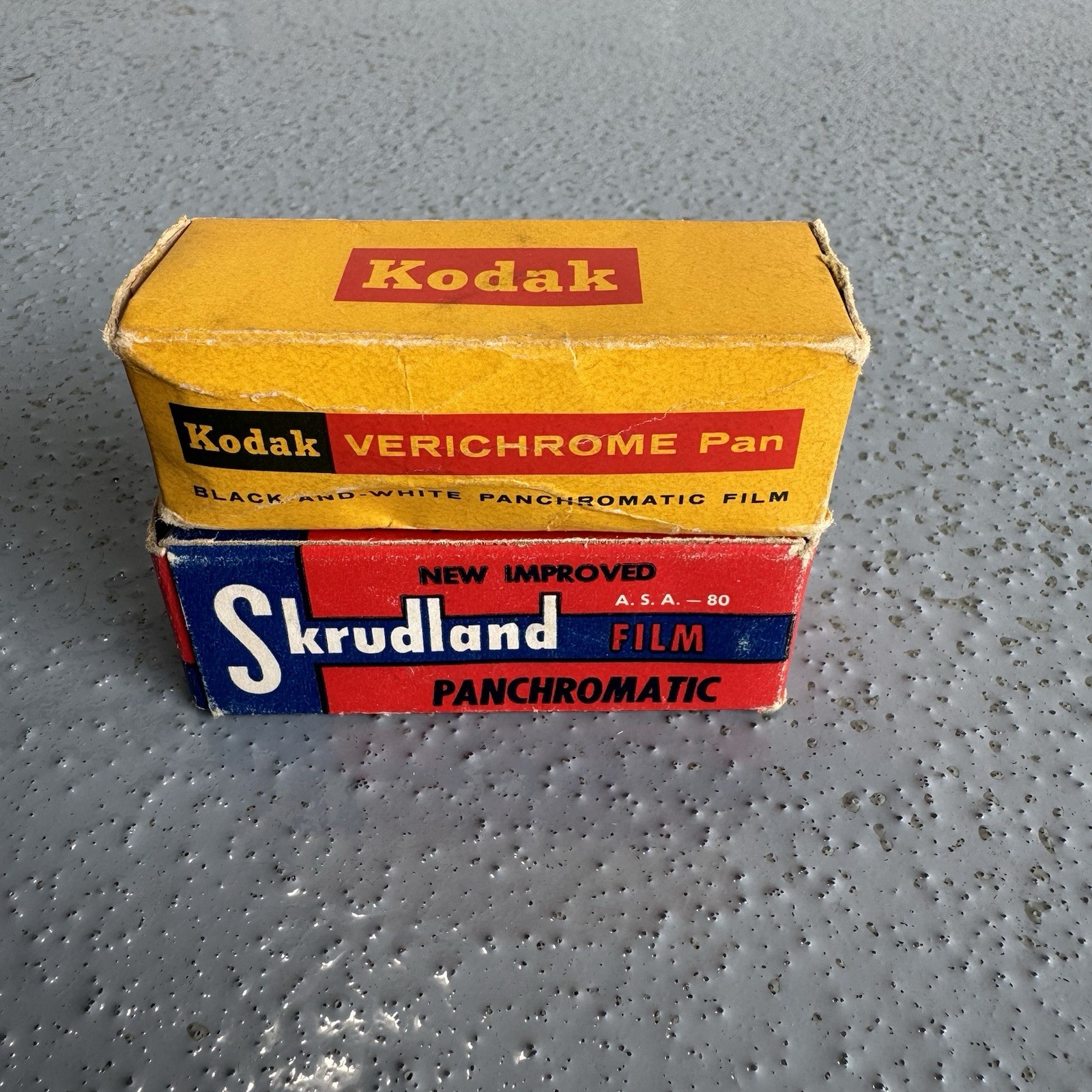 Vintage Argus Super 75 Camera Bundle, UNTESTED Leather Case, Flash, Bulbs, Film