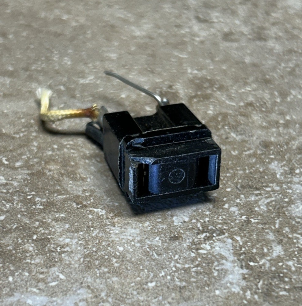 Fisher R-200 Outlet Original - Chipped