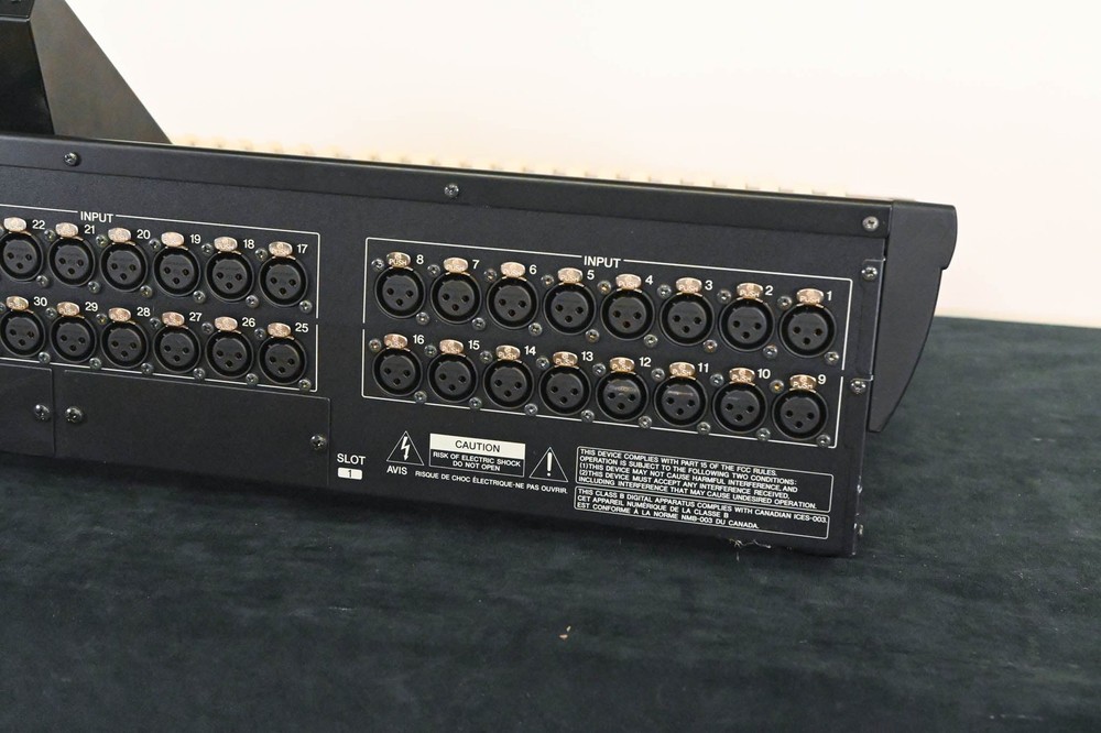 Yamaha LS9-32 32-Input Digital Mixing Console CG01WVS