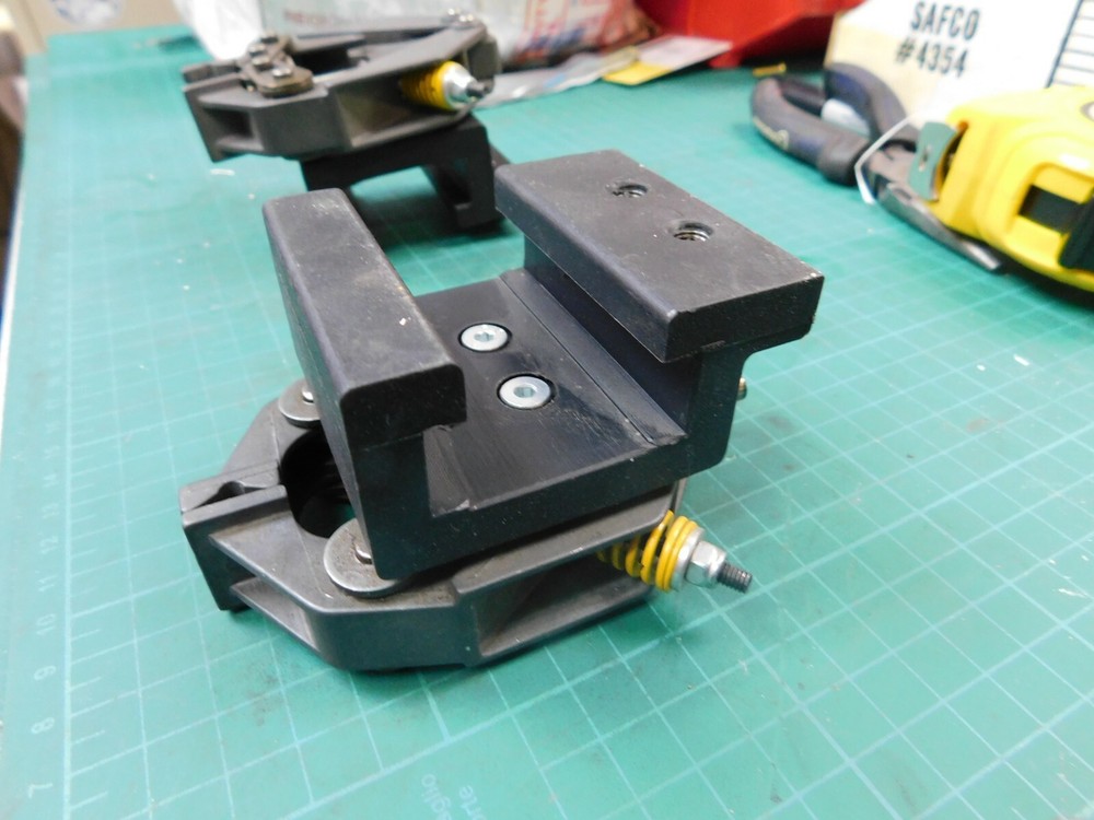 Mechanical Robot Claw Clamper