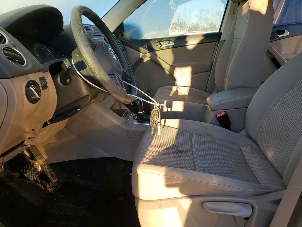 TIGUAN 2011 Glove Box 5024860