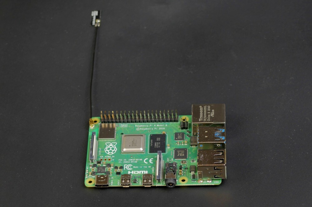 Raspberry Pi 4 Model B with External WiFi Antenna Connector (U.FL)