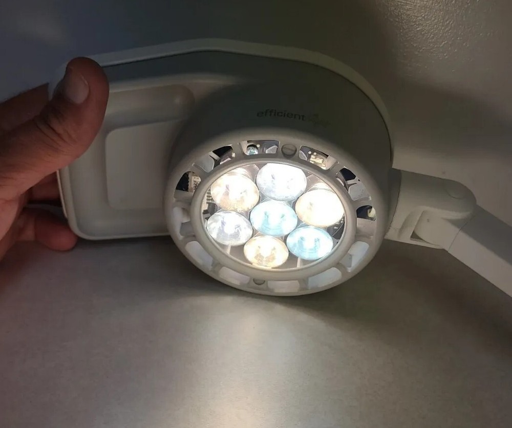 Dräger VarioLux Examination Light Neonatal Working