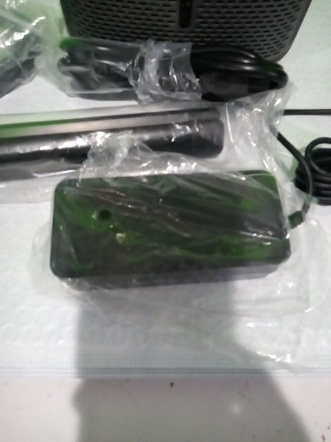 Mudix 1080P Video Projector Good Condition