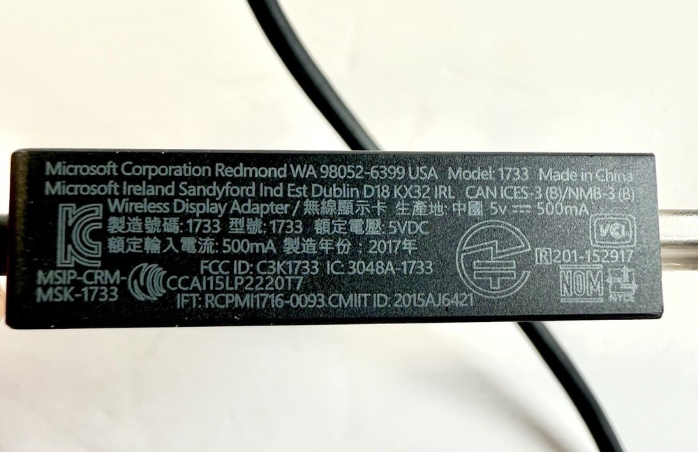 Microsoft Wireless Display Adapter v2 model 1733