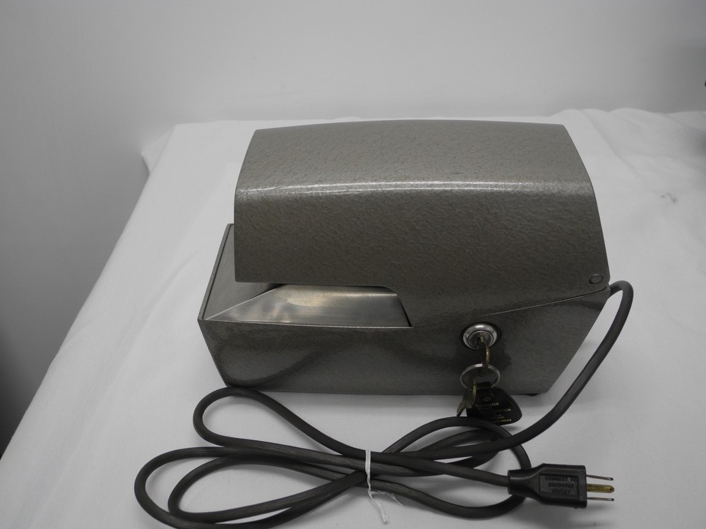 RAPIDPRINT AR-E DATE/TIME STAMP RECORDER W/KEY. TESTED GOOD KEEPS TIME