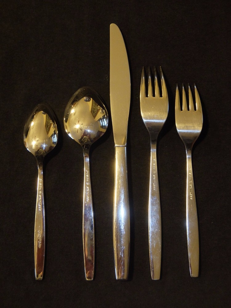 Oneida Heirloom WILL O' WISP Place Setting Stainless