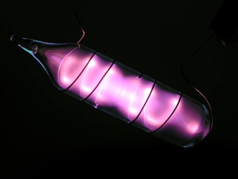 Helium gas ampoule, purity 99.9993% element sample PREMIUM version