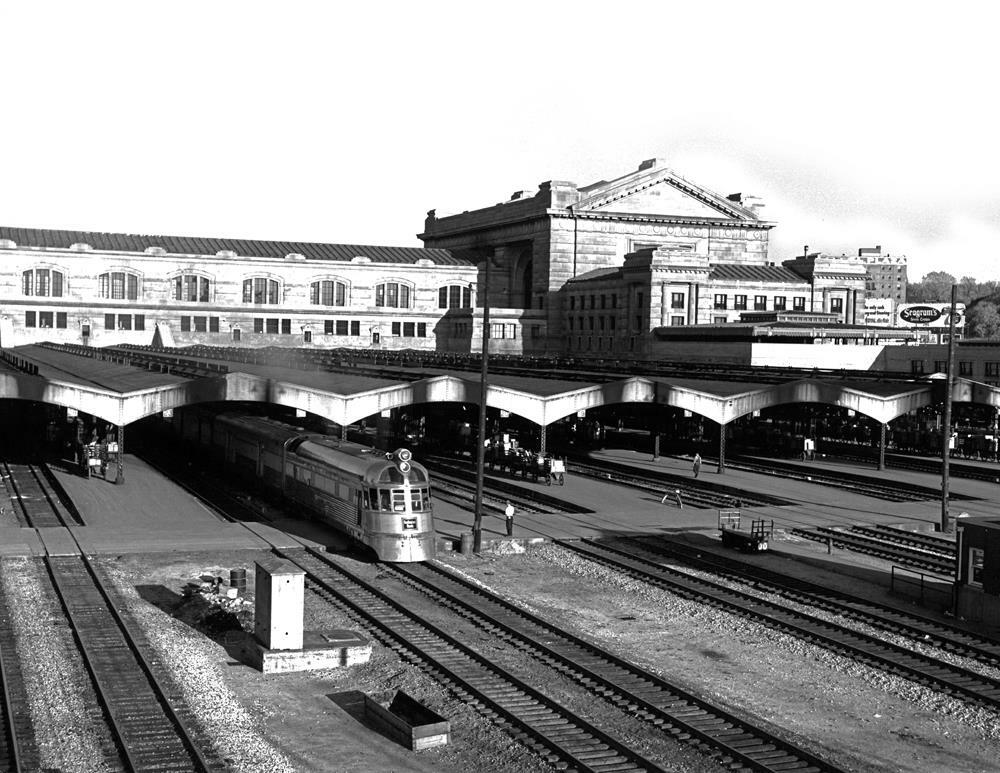 1950 Back Union Station, Kansas City, MO Old Photo 8.5" x 11" Reprint