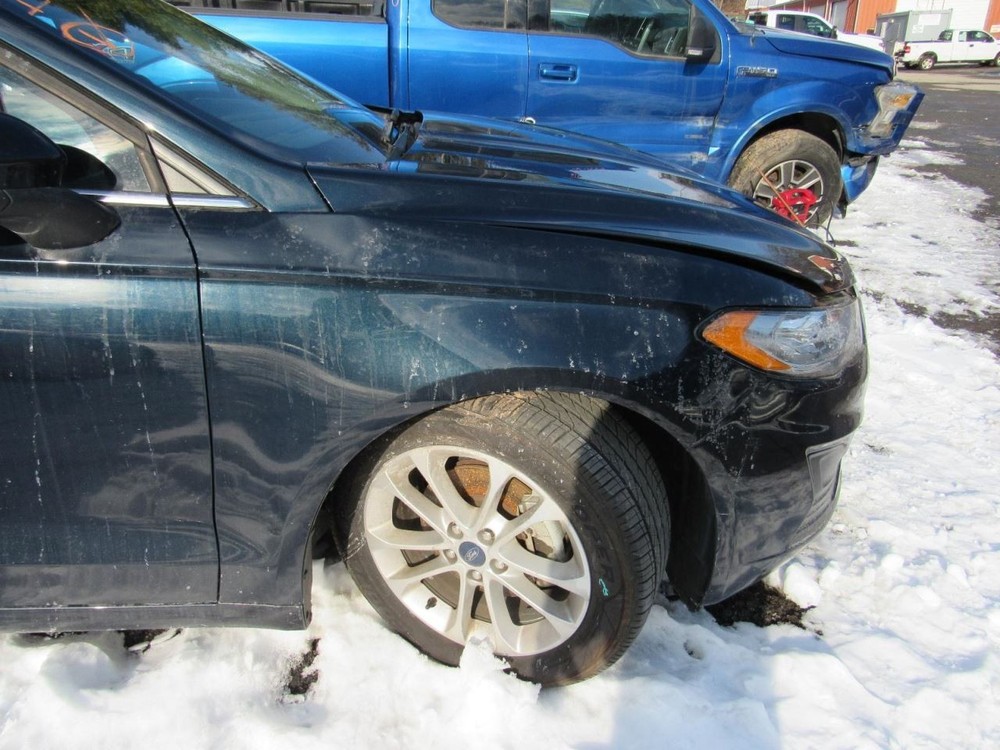 FUSION 2020 Glove Box 1022907