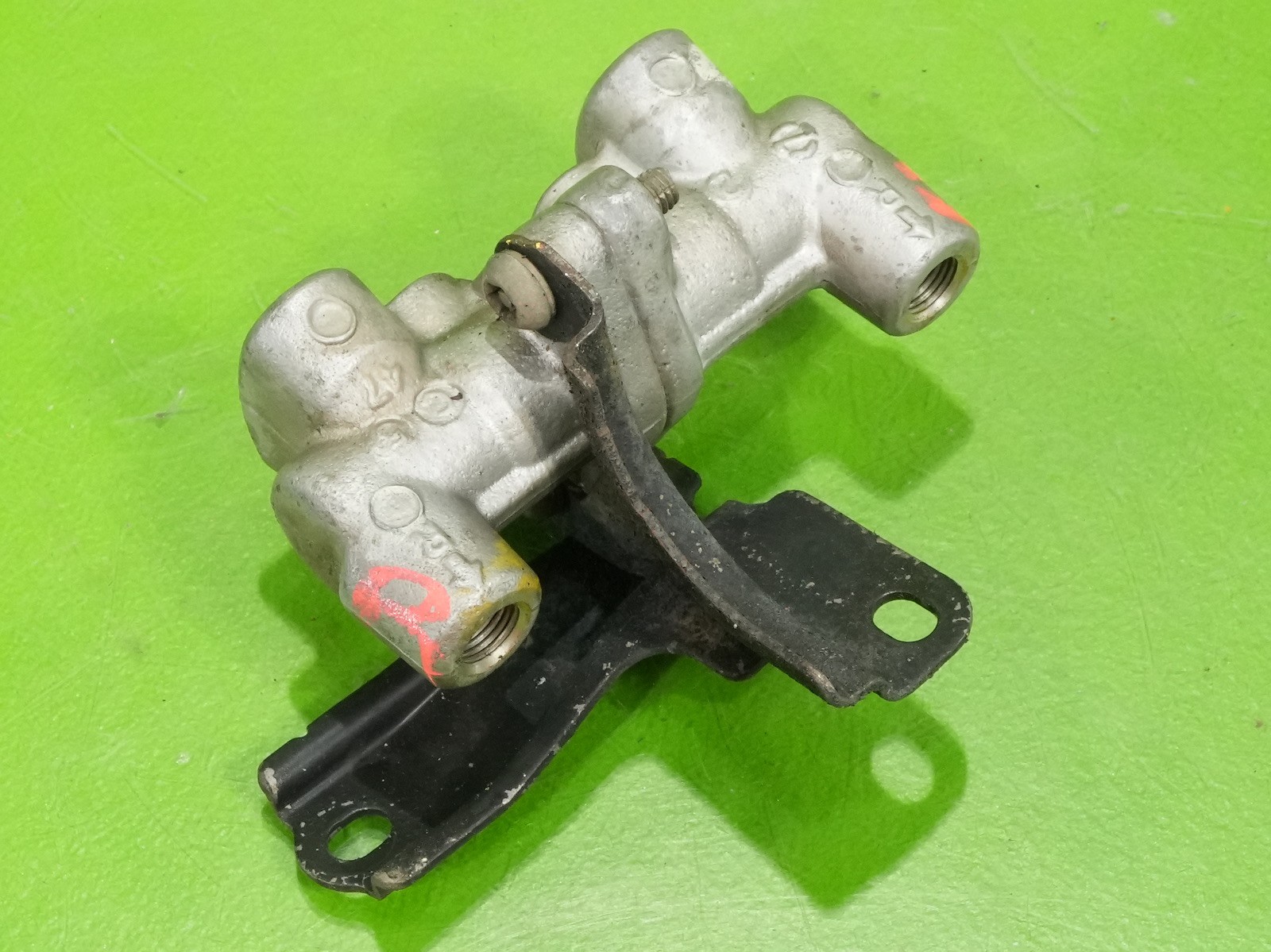 92-95 Civic OEM rear back brake 3030 proportioning valve + firewall bracket