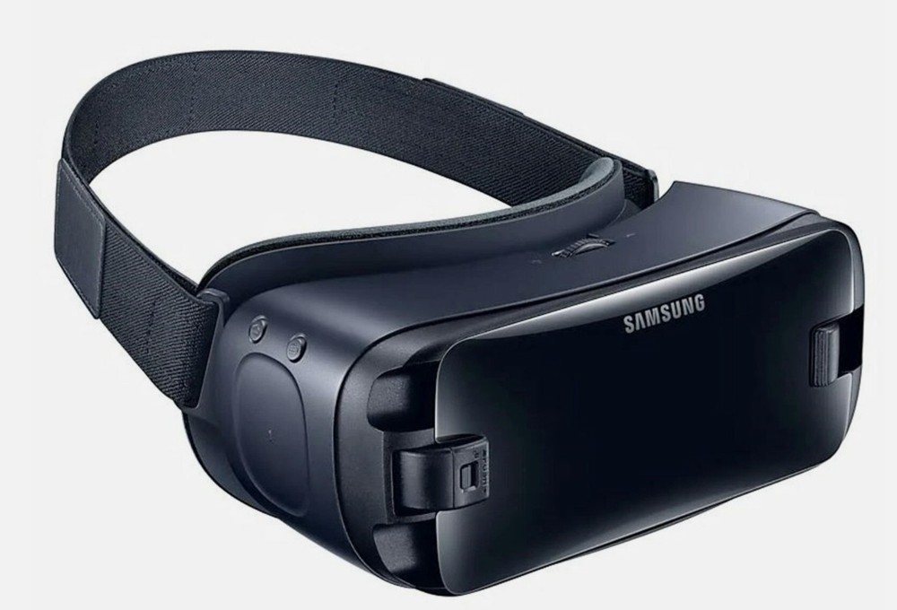 Samsung Gear VR Headset with Controller Powered by Oculus SM-R3250