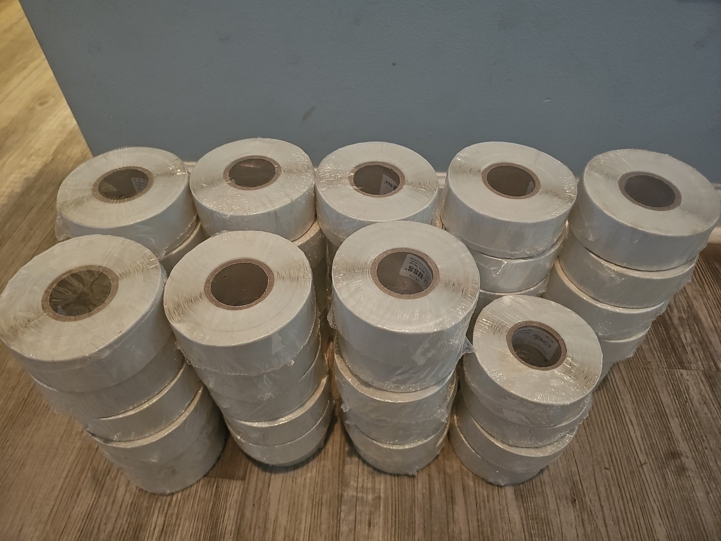 500 PAPER SECURITY STICKER 1.5X1.5 INCH RF 8.2MHZ BARCODE CHECKPOINT COMPATIBLE