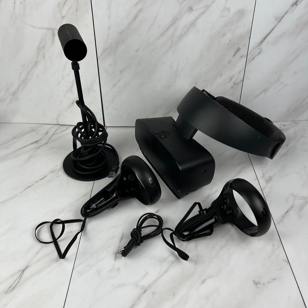UNTESTED Lenovo Oculus Rift S Powered VR Gaming Headset, 2 Controllers, Sensor