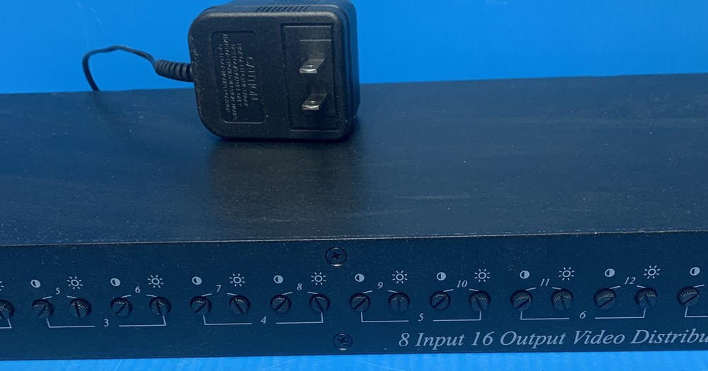 8 Input 16 Output Video Distribution Amplifier