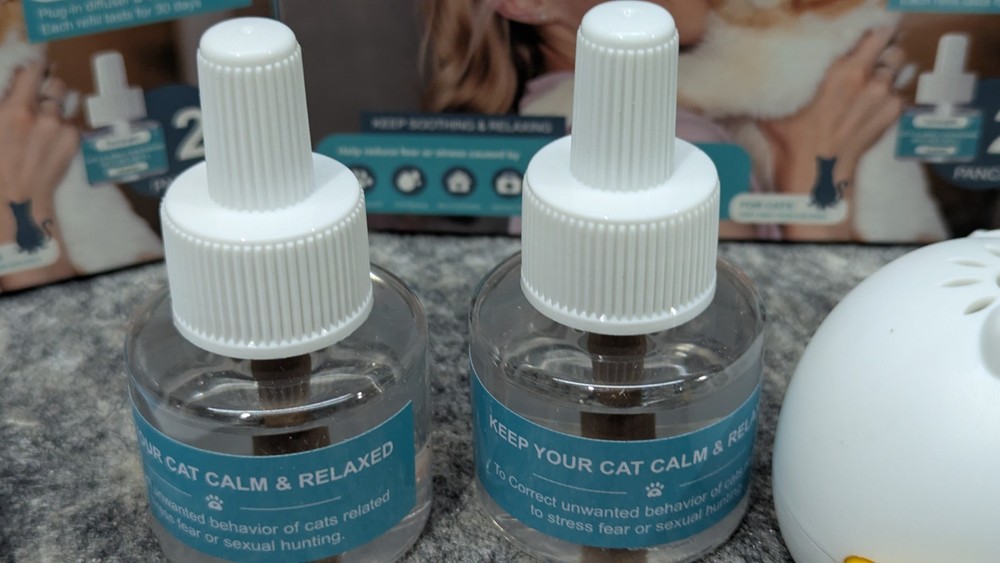 4 Pack TachengMc Cat Calming Diffuser, Cat Pheromones 2 Diffuser + 4 Refill 48ml